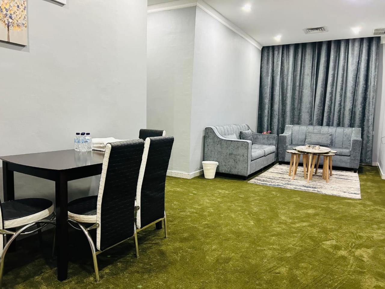 De Iris Regency Fahaheel Apartment Kuwait City Exterior photo